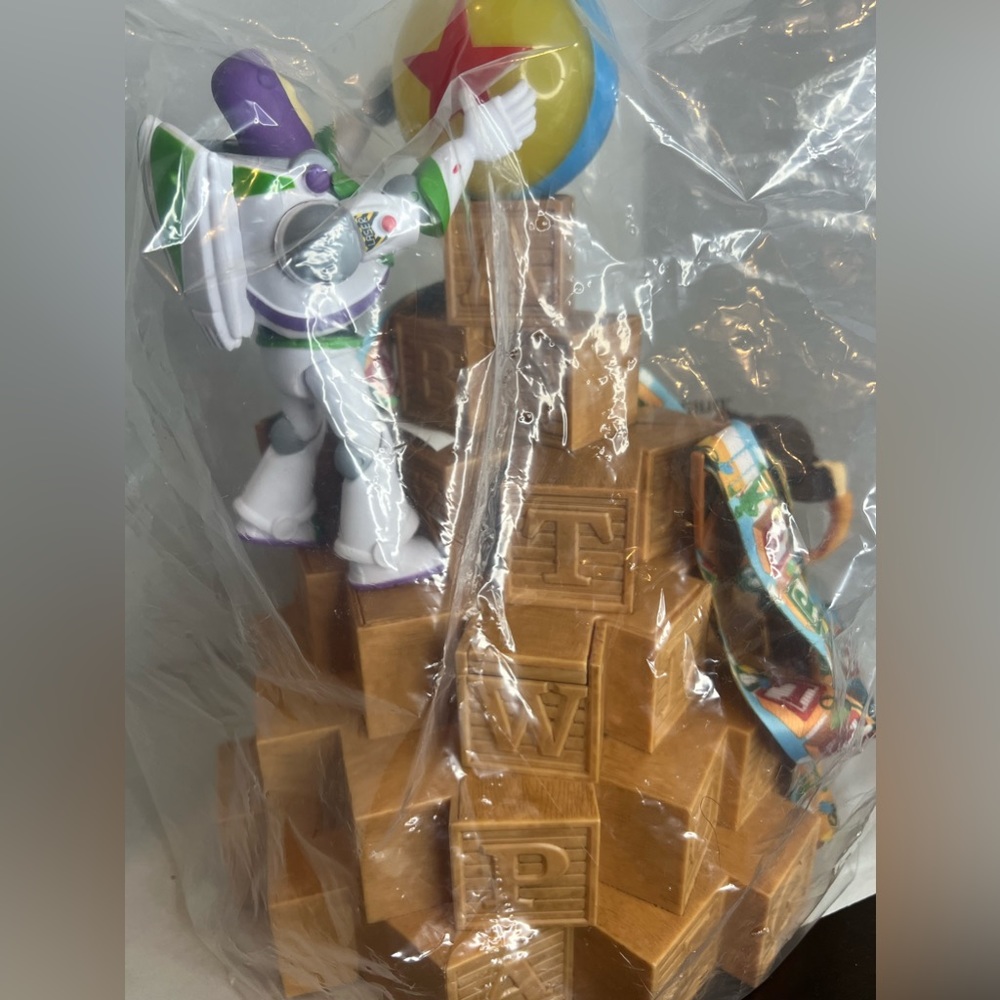 Disney’s Popcorn Bucket Toy Story - Happy Holidays - Picture 5 of 8